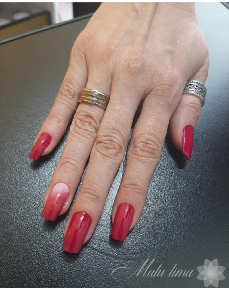 Unhas vermelhas por Malu Lima