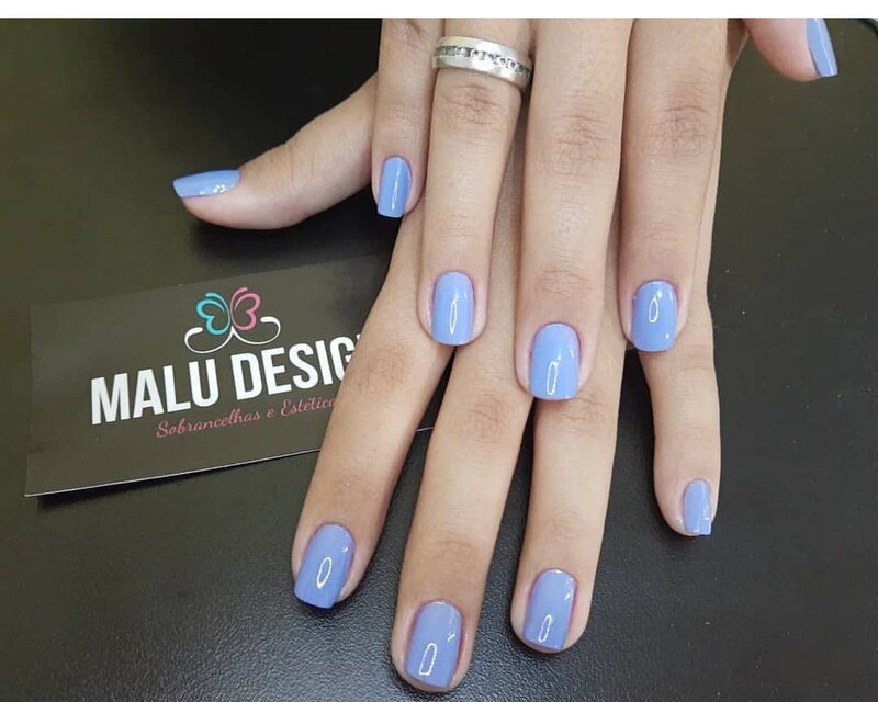Unhas em gel lilás por Malu Lima