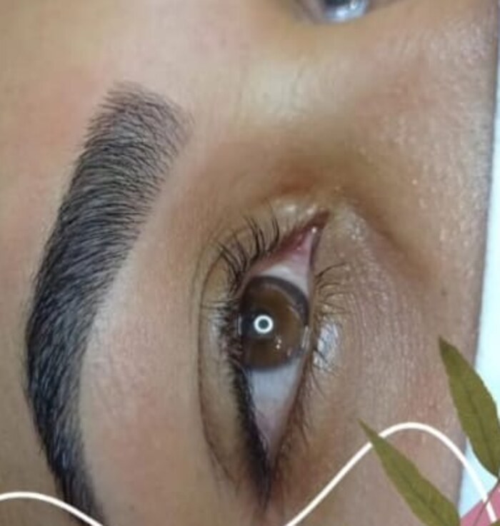 Design de sobrancelha feito por Malu Lima